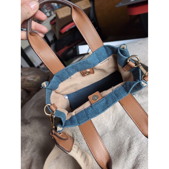 True religion cross body purse - Picture 4 of 5